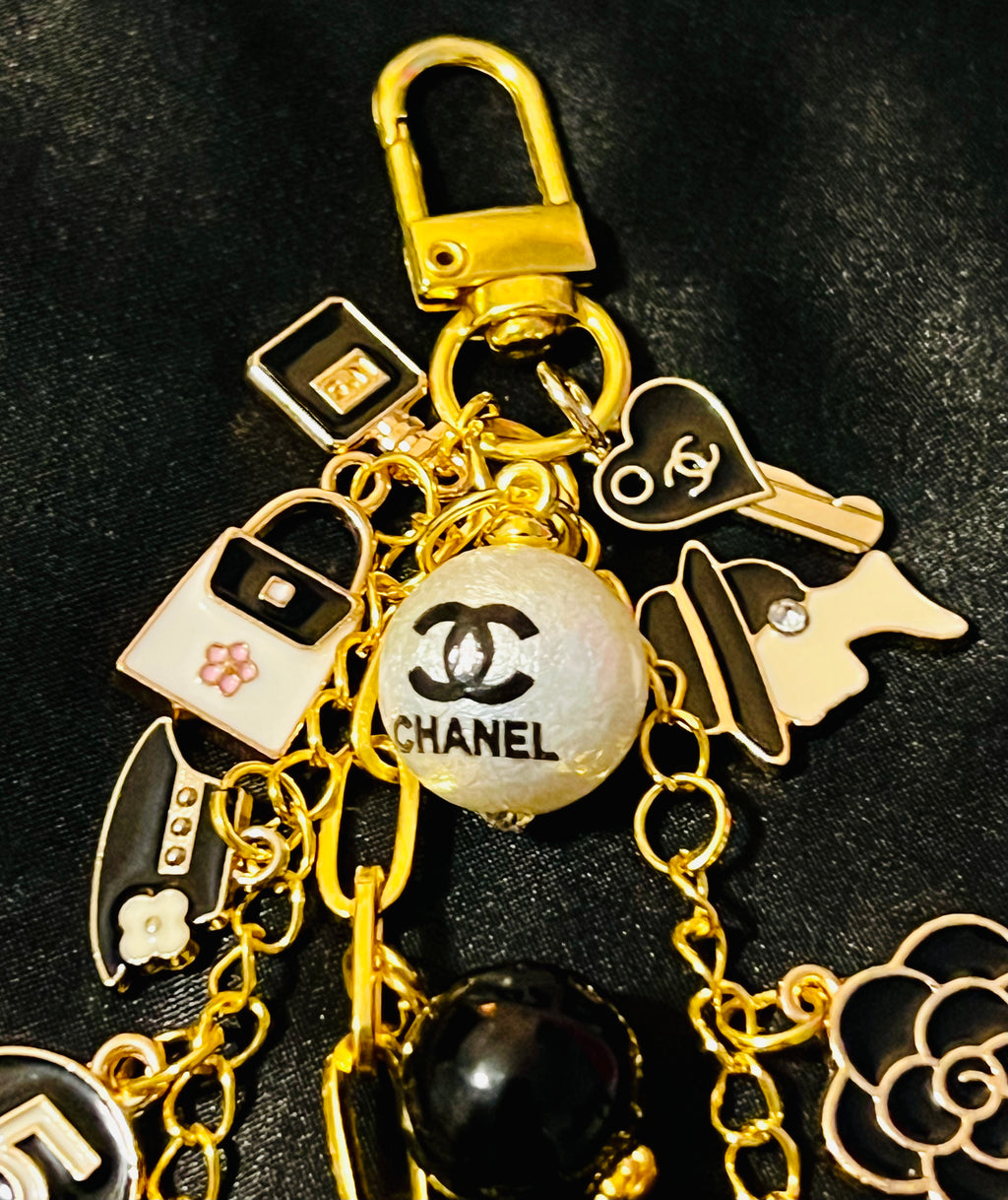 🖤💎Elegant Chanel Golden Black Keychain💎🖤