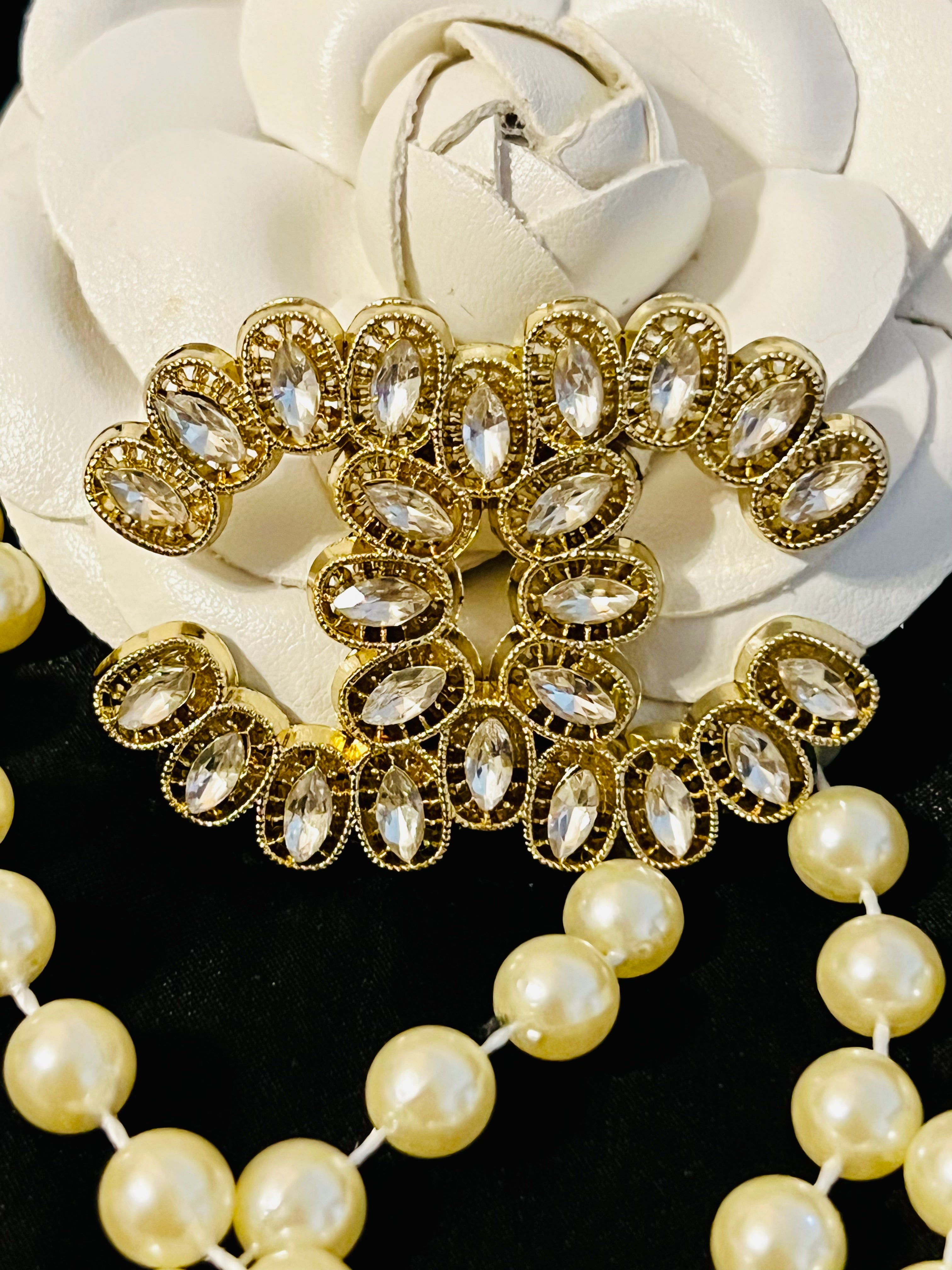 CHANEL Gold with Crystal Accent Brooch Featuring a Unique Design  I