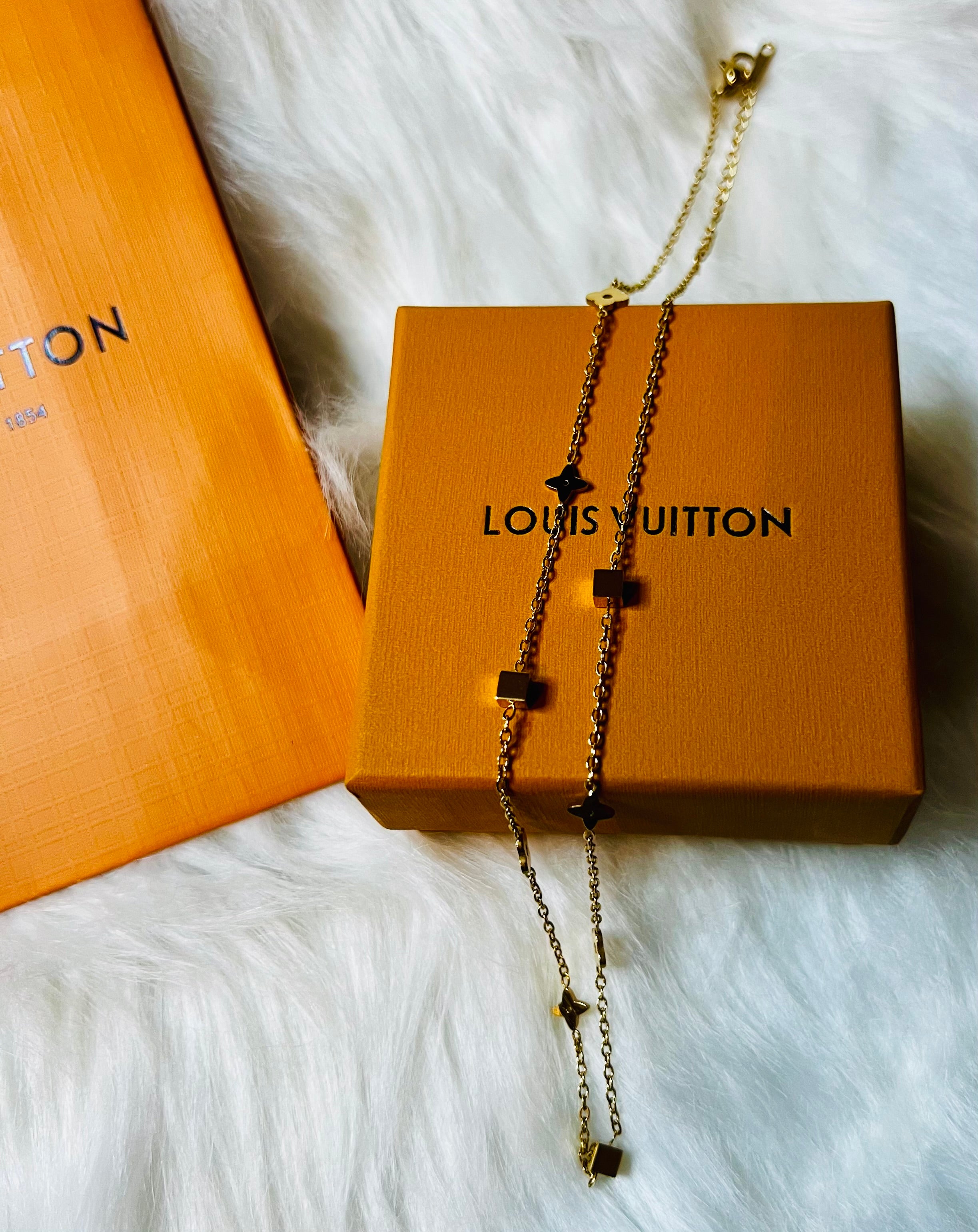 LV Gold Box Flower Star Gold Necklace