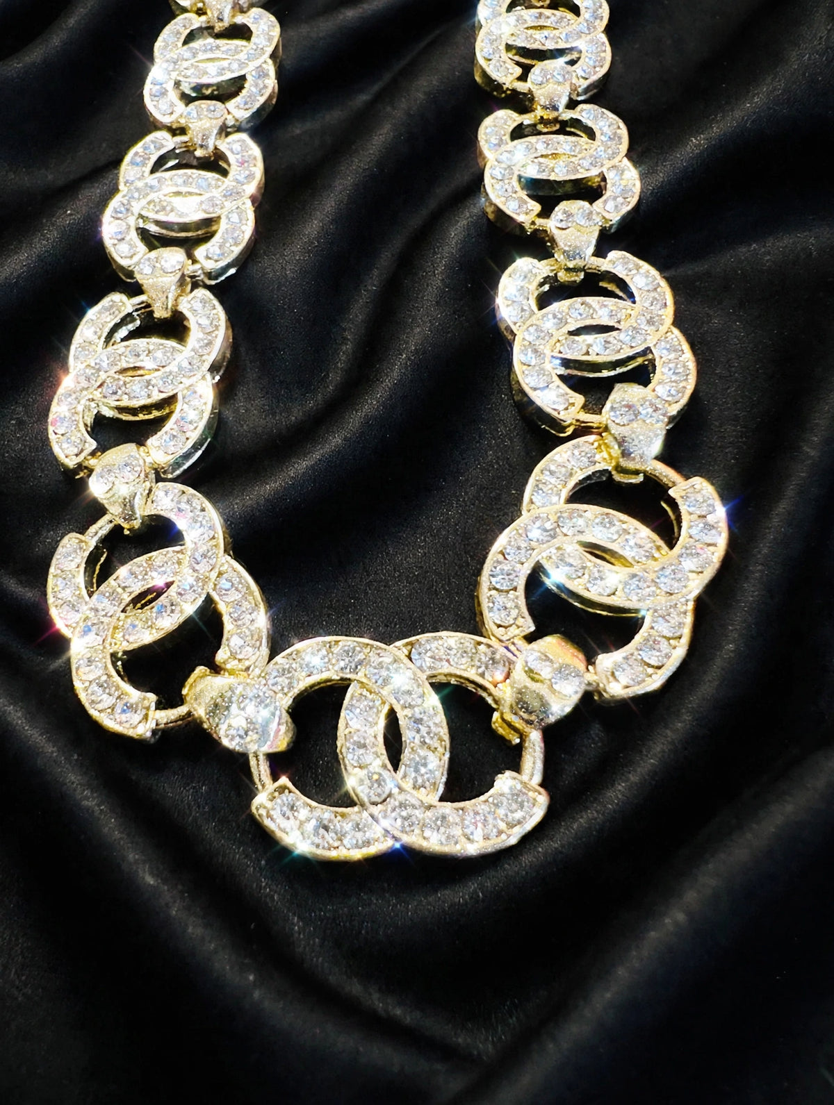 CHANEL Luxe Gold Crystal Pave CC Interlocking Vintage Chain Necklace