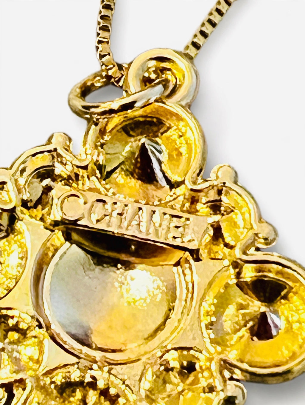 💚Chanel Simulated Emerald & Gold Diamond Shaped Pendant Necklace💚