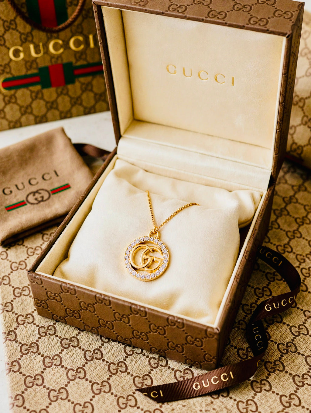 💎Gucci Gold Rhinestone Pendant Necklace💎