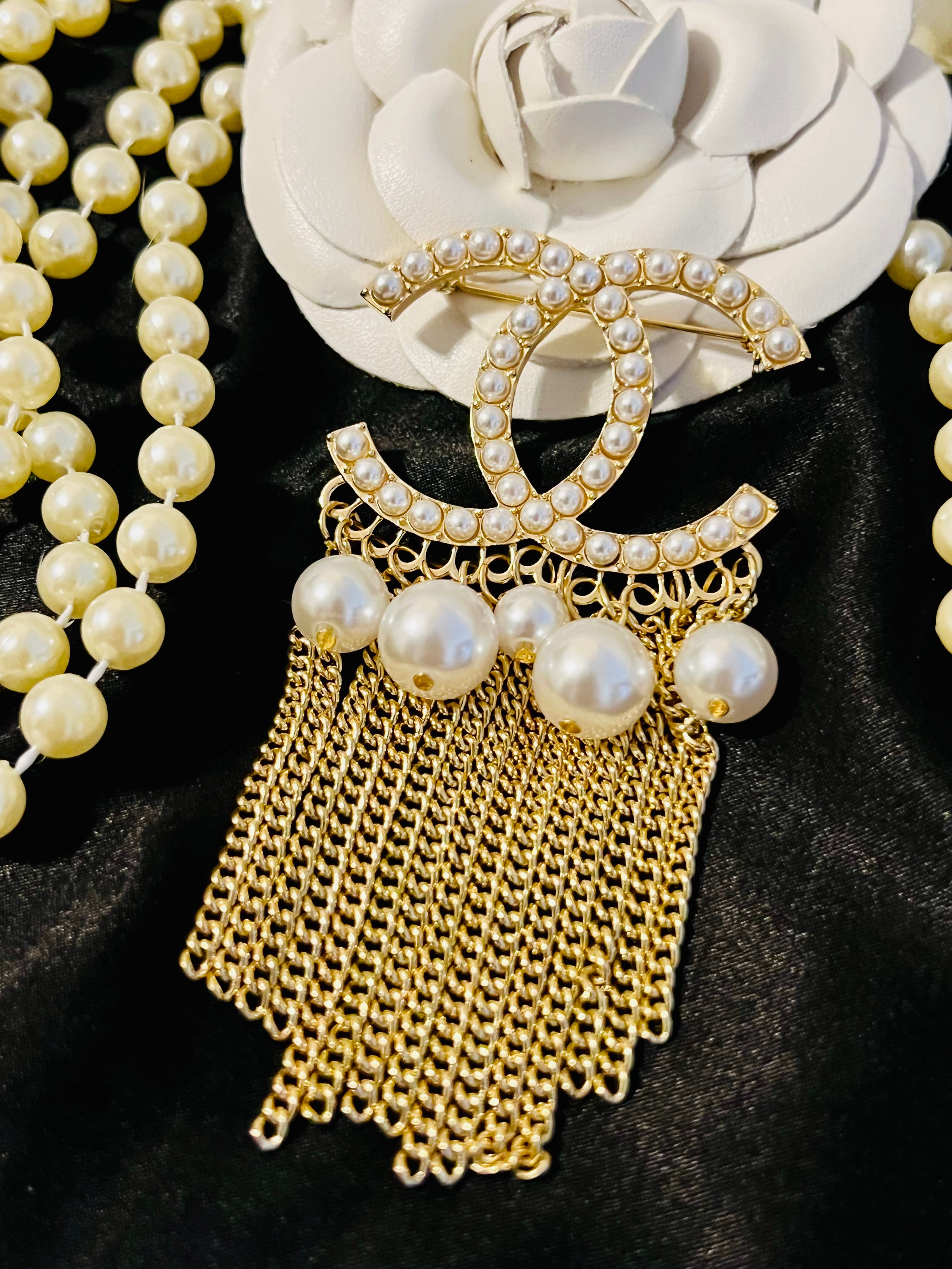 Chanel Pearl set in Gold Fringe Chain Brooch