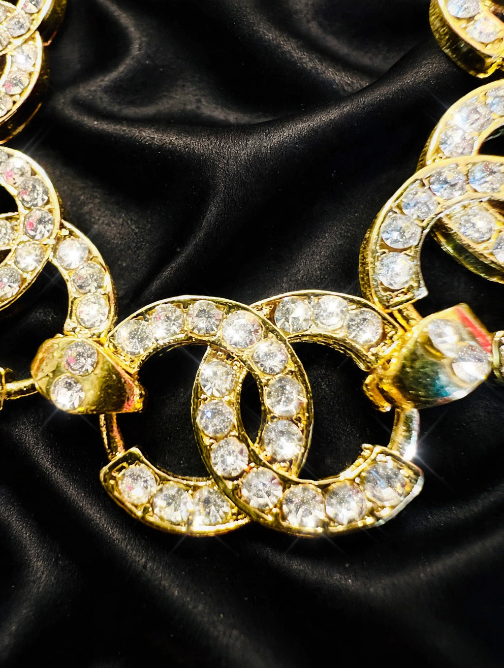 CHANEL Luxe Gold Crystal Pave CC Interlocking Vintage Chain Necklace