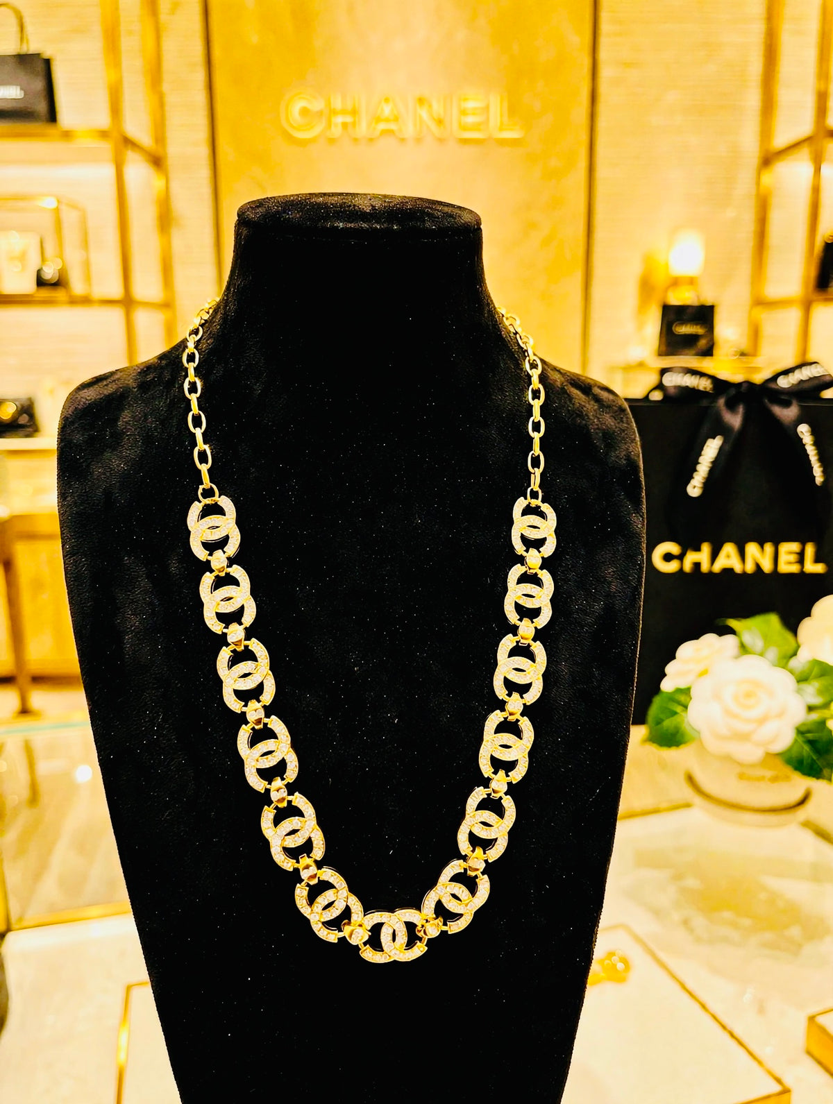 CHANEL Luxe Gold Crystal Pave CC Interlocking Vintage Chain Necklace