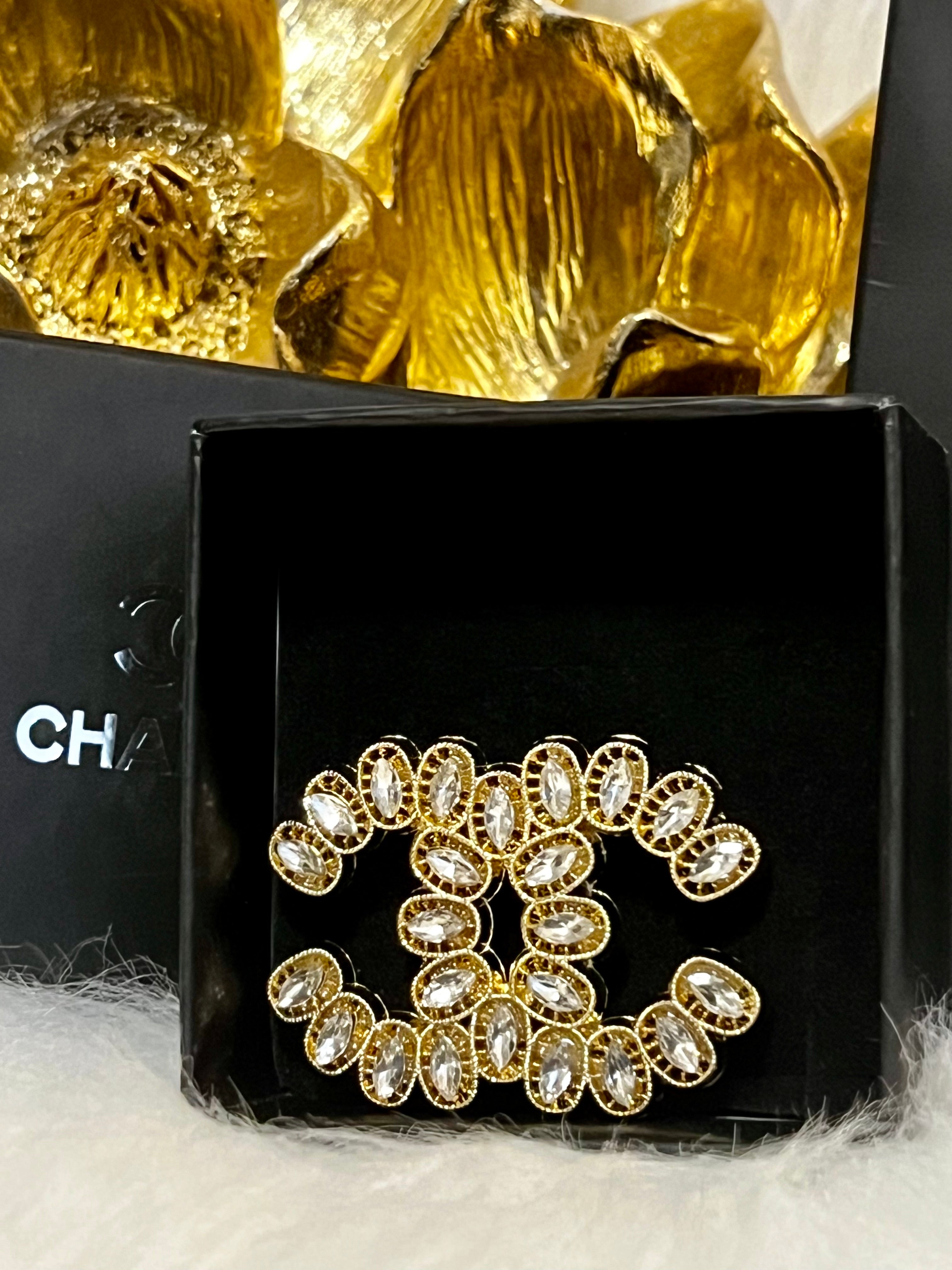 CHANEL Gold with Crystal Accent Brooch Featuring a Unique Design  I