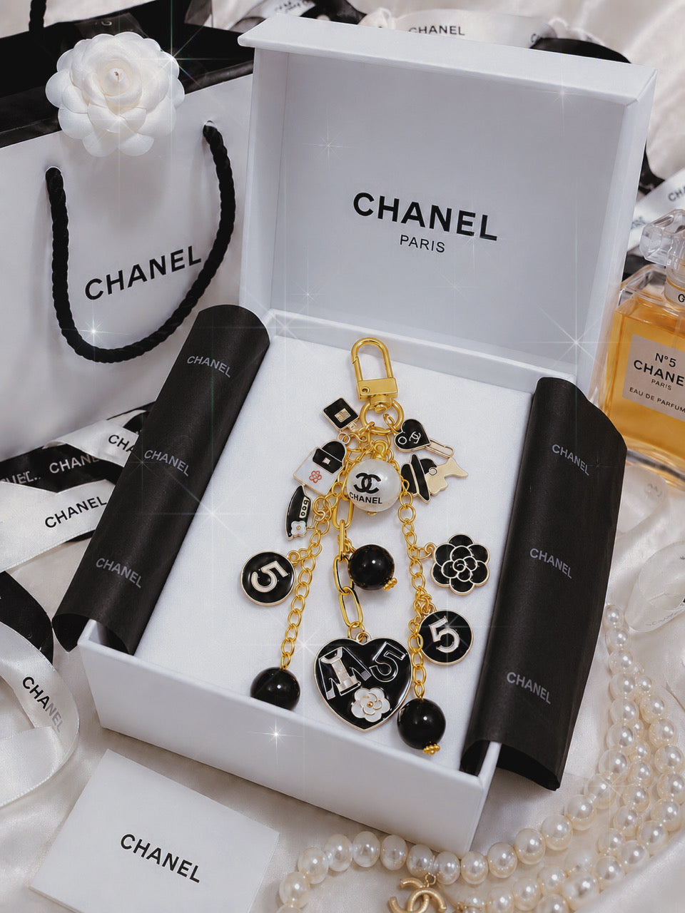 🖤💎Elegant Chanel Golden Black Keychain💎🖤