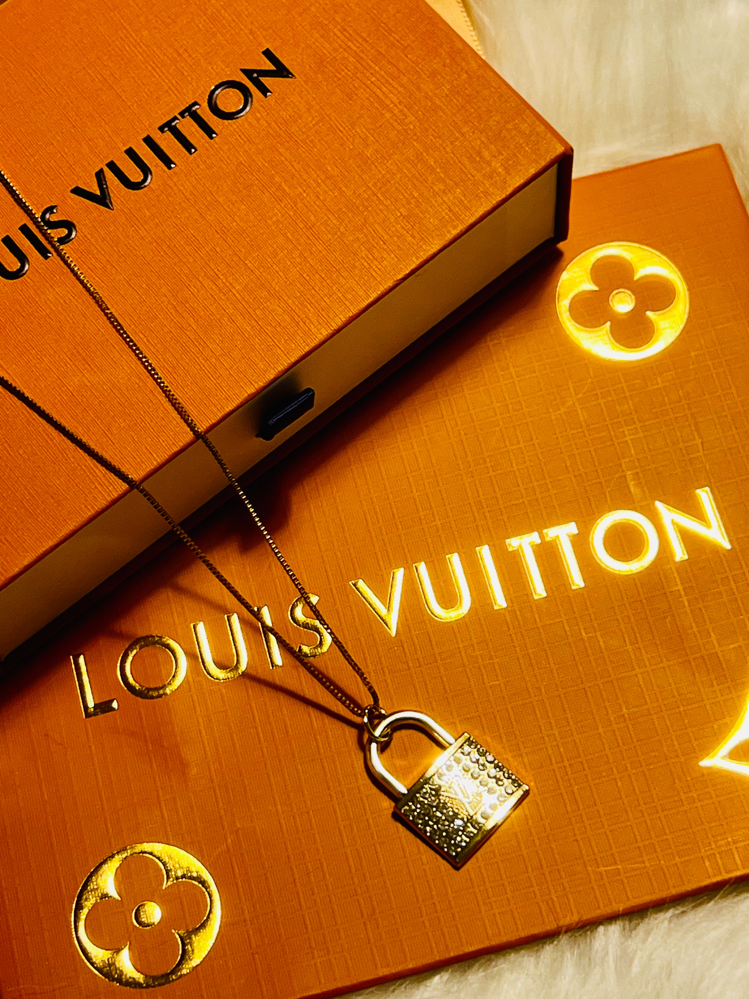 LV Luxury Designer Gold with Rhinestone Lock Pendant Necklace