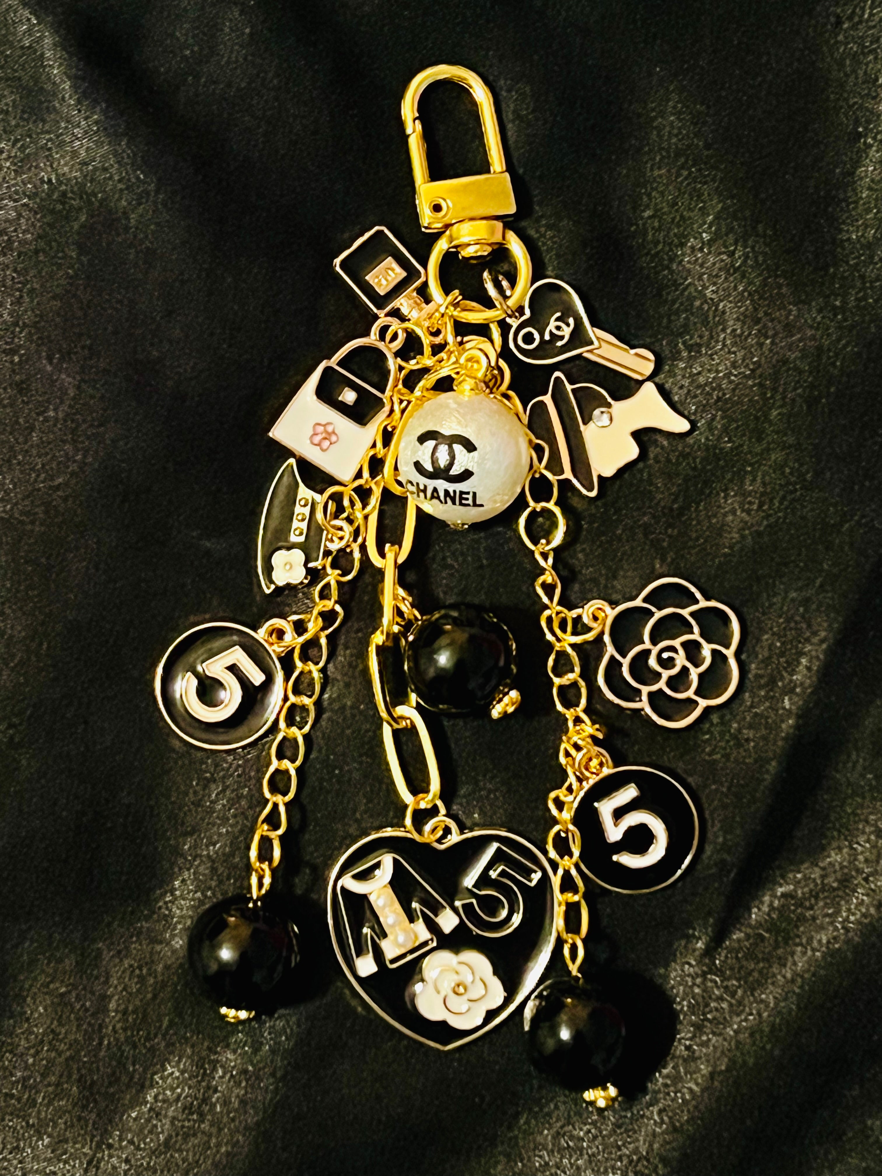 🖤💎Elegant Chanel Golden Black Keychain💎🖤