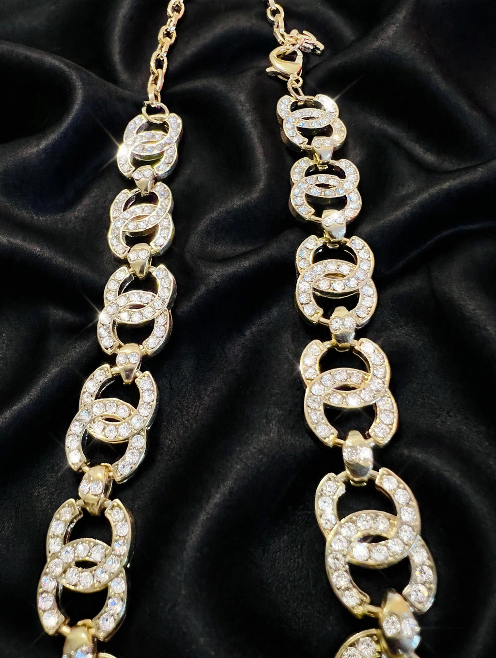 CHANEL Luxe Gold Crystal Pave CC Interlocking Vintage Chain Necklace