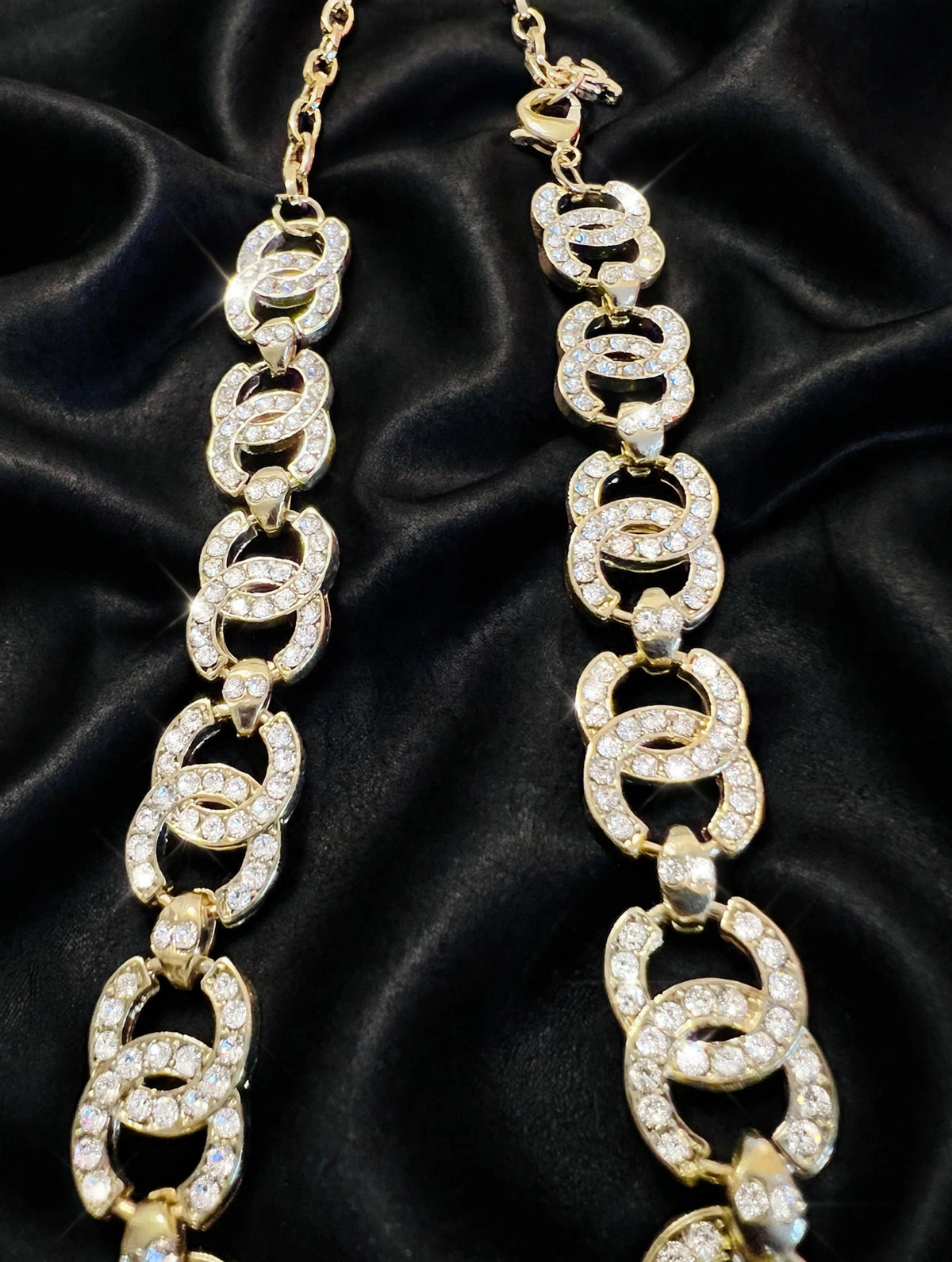 CHANEL Luxe Gold Crystal Pave CC Interlocking Vintage Chain Necklace