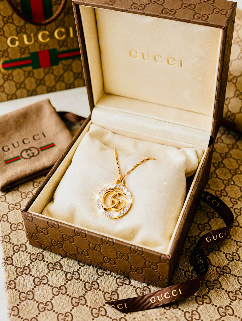 💎Gucci Gold Rhinestone Pendant Necklace💎