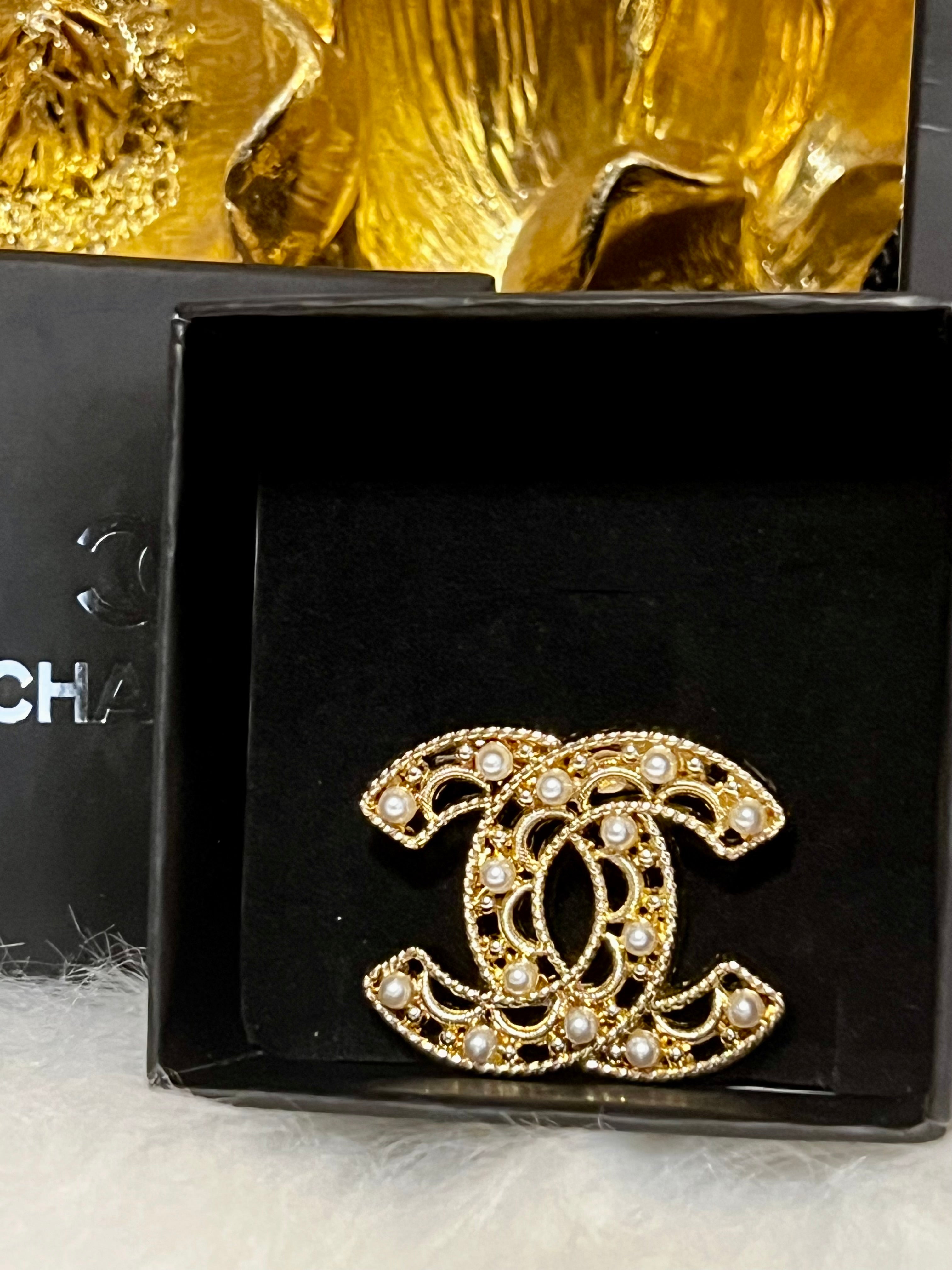 CHANEL Luxury Designer Logo Brooch C