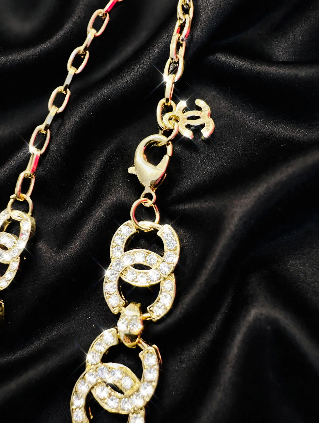 CHANEL Luxe Gold Crystal Pave CC Interlocking Vintage Chain Necklace