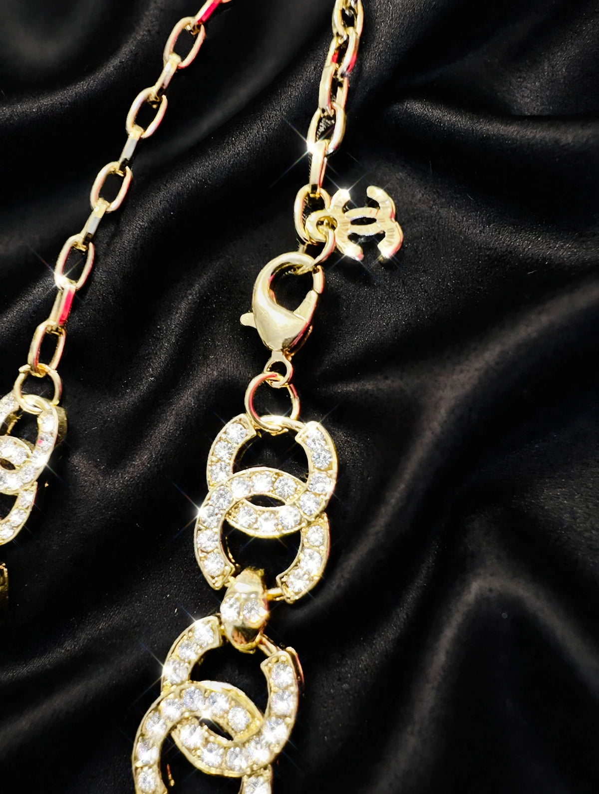 CHANEL Luxe Gold Crystal Pave CC Interlocking Vintage Chain Necklace