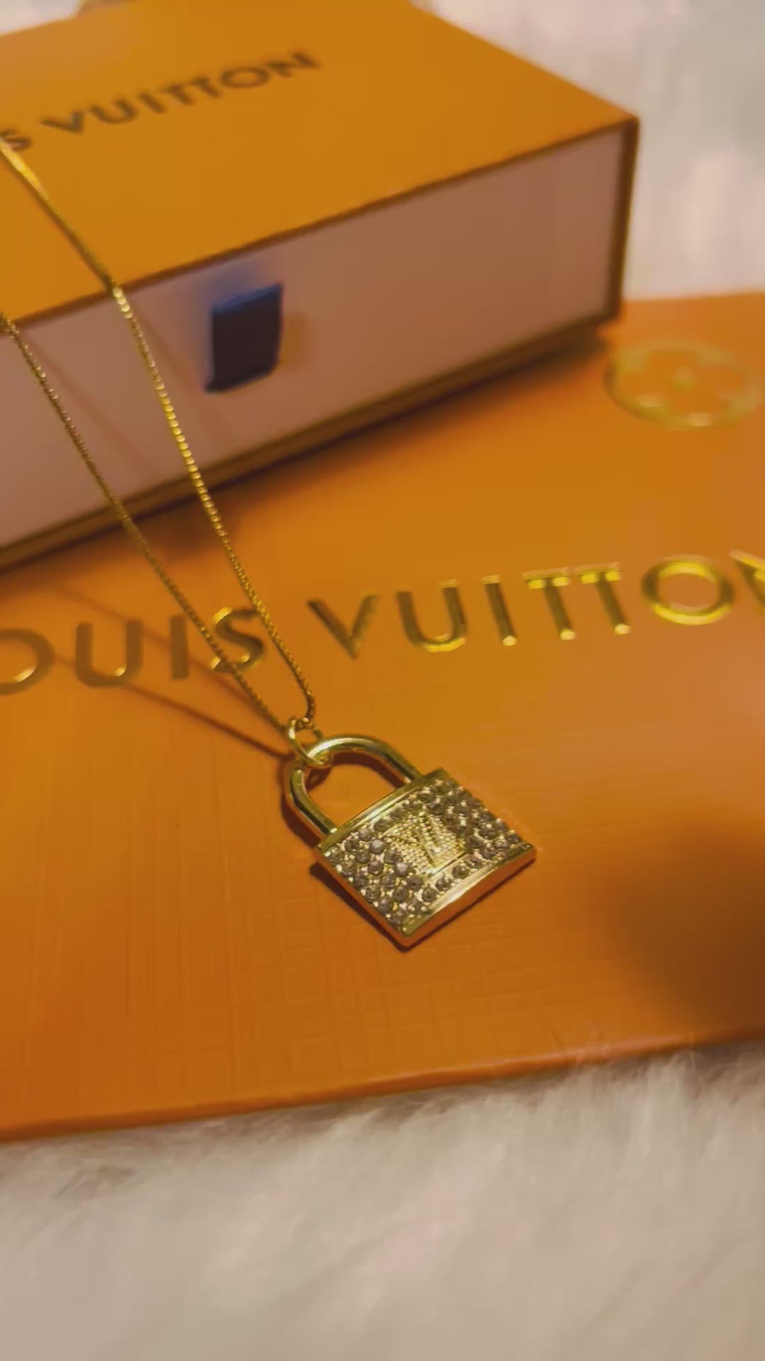 LV Luxury Designer Gold with Rhinestone Lock Pendant Necklace