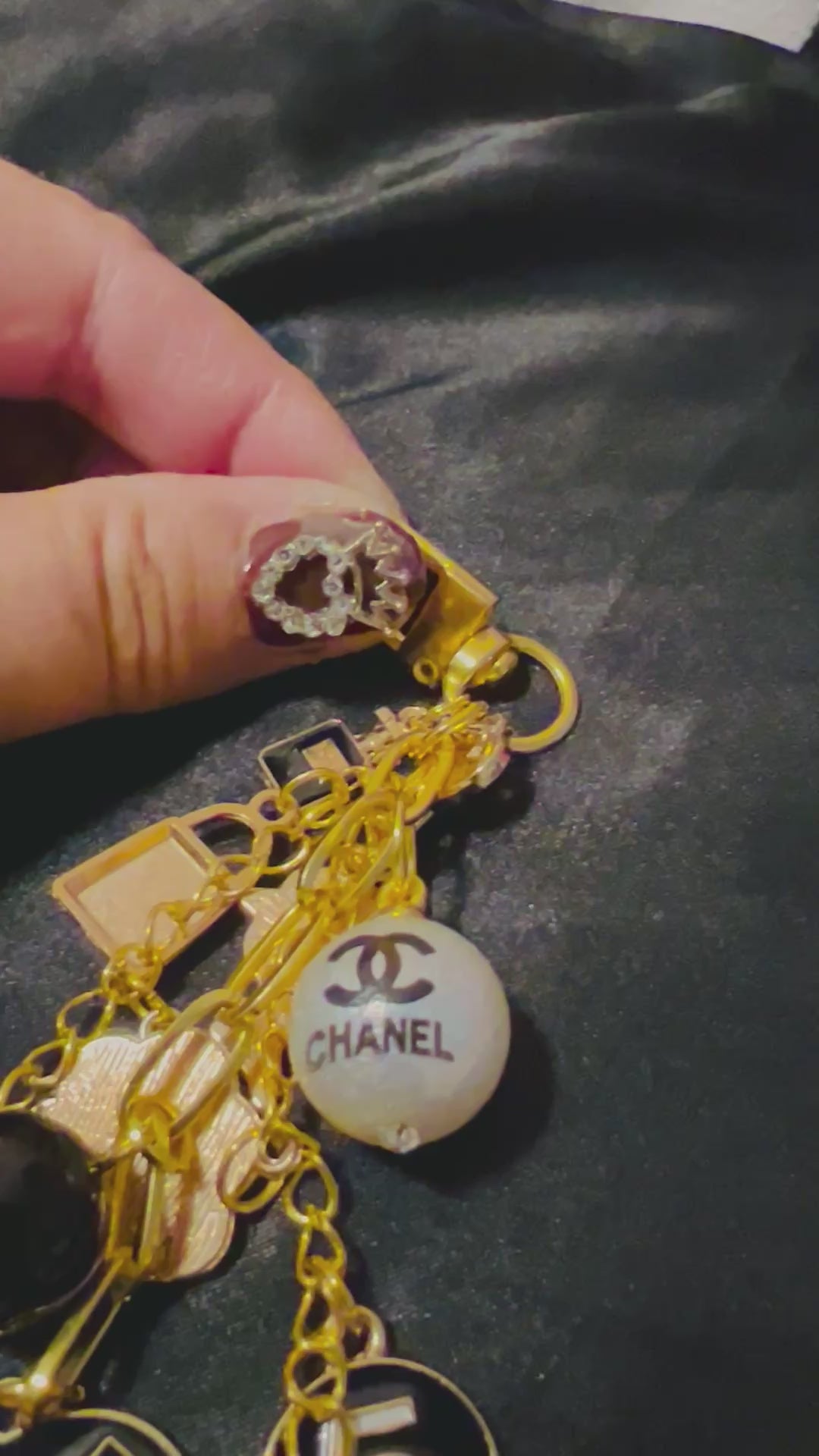 🖤💎Elegant Chanel Golden Black Keychain💎🖤